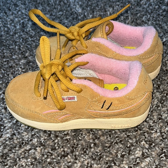 Tom and Jerry Reebok - Picture 5 of 6